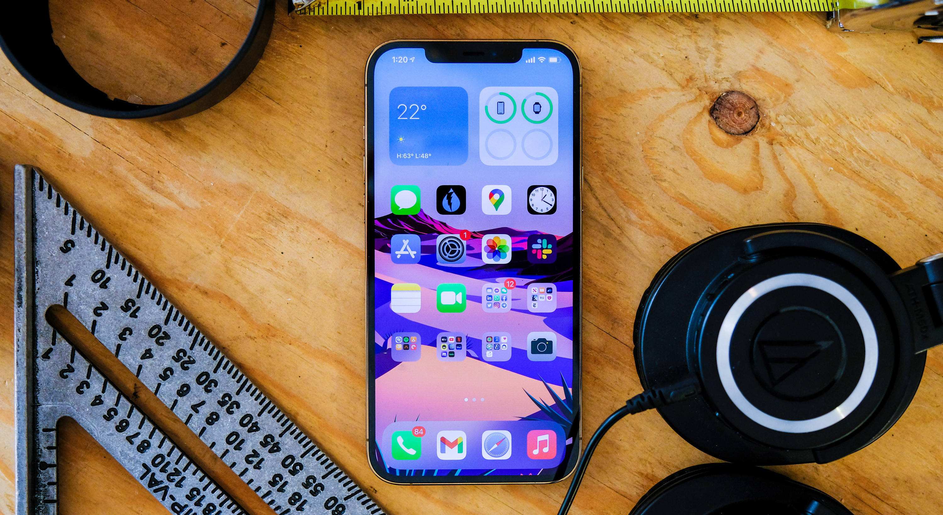 iPhone 12价格底线破防,256G版大降1900,库克也大方了
